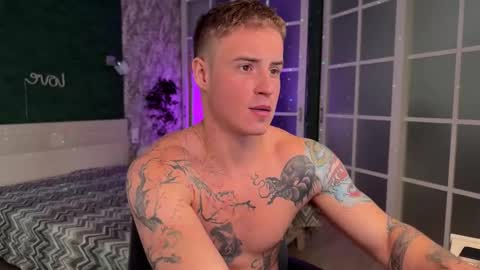 Snapshot of mia_andre chatting on November 2025 08:46:01 AM Andre and Mia online show from November 2025 08:46:01 AM