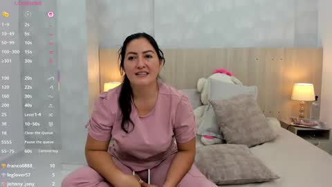 Mia Aristizabal online show from September 2025 05:02:02 PM