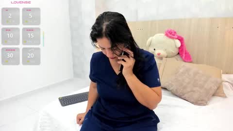 Mia Aristizabal online show from November 2025 11:32:02 AM