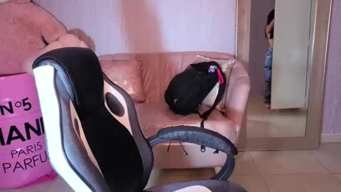 Mia  online show from March 2026 12:16:01 PM