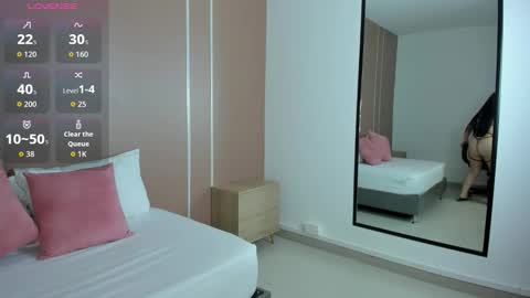 M I A  online show from December 2025 02:39:01 AM