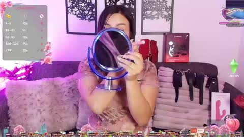 Mia online show from May 2026 08:47:02 PM
