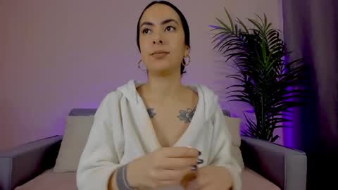 Snapshot of mia_daniellshot chatting on April 2026 12:11:02 PM Sarah Luna online show from April 2026 12:11:02 PM