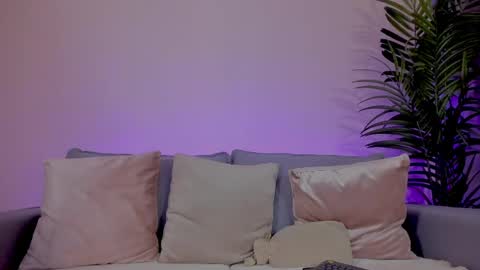 Snapshot of mia_daniellshot chatting on May 2026 12:11:01 PM Sarah Luna online show from May 2026 12:11:01 PM