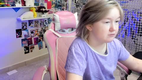 Mia online show from April 2026 03:04:02 AM