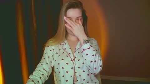 Snapshot of mia_fleur_ chatting on December 2024 02:01:02 AM Mia online show from December 2024 02:01:02 AM