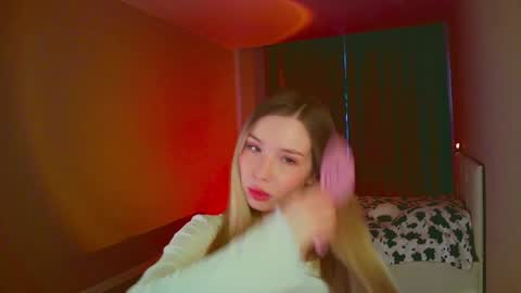 Snapshot of mia_fleur_ chatting on February 2025 06:31:01 AM Mia online show from February 2025 06:31:01 AM