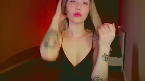 Snapshot of mia_fleur_ chatting on February 2025 03:58:02 AM Mia online show from February 2025 03:58:02 AM