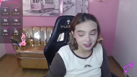 Mia online show from November 2025 12:38:01 PM