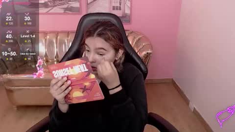 Mia online show from November 2025 12:49:02 PM