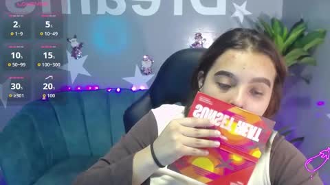 Mia online show from December 2025 12:54:01 PM