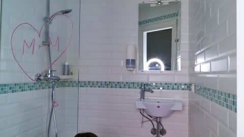 Mia online show from December 2024 10:45:02 AM