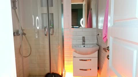 Mia online show from January 2025 09:18:01 AM