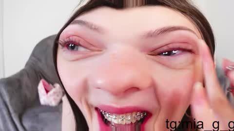 Mia online show from December 2025 06:55:02 AM