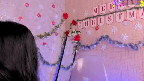 Mia online show from December 2025 01:16:02 PM