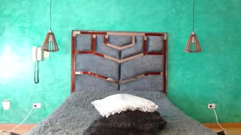 Mia online show from January 2026 08:55:01 PM