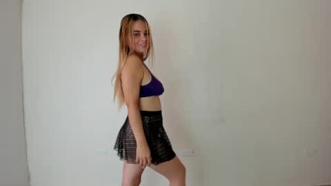 Mia online show from January 2025 11:27:01 PM
