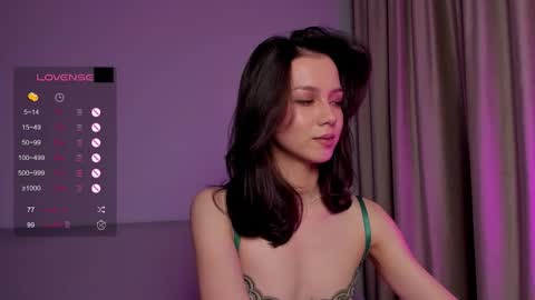 Mia online show from September 2025 07:30:01 PM