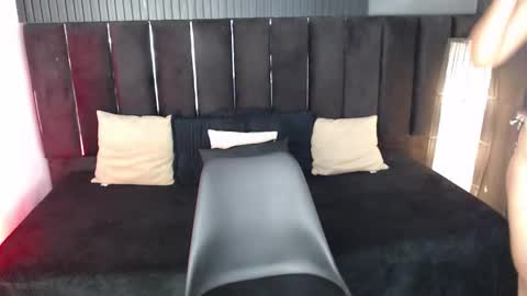 Snapshot of mia_hot_23 chatting on December 2025 02:32:02 PM Mia online show from December 2025 02:32:02 PM