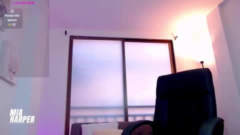 Snapshot of mia_hrpr_01 chatting on November 2025 09:24:01 PM Mia online show from November 2025 09:24:01 PM