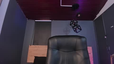 Val  online show from February 2025 08:56:01 PM