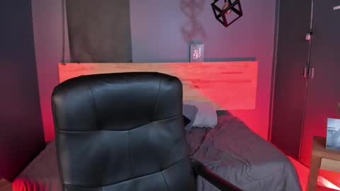 Val  online show from February 2025 11:34:01 PM