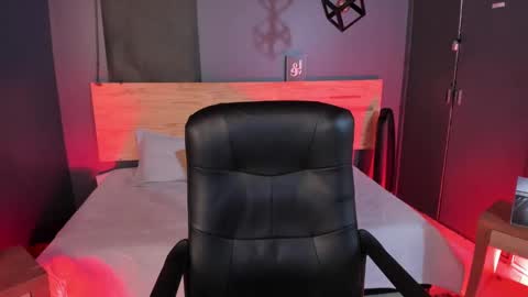 Val  online show from February 2025 08:13:02 PM