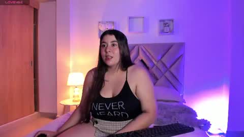 Snapshot of mia_lov_ chatting on June 2026 08:00:02 PM MIA online show from June 2026 08:00:02 PM