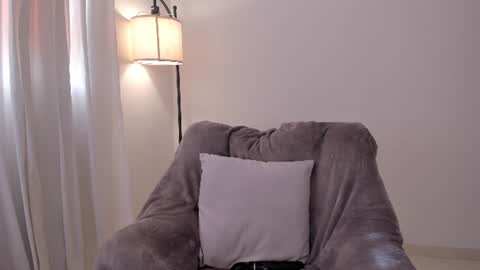 Snapshot of mia_love__ chatting on June 2026 09:39:01 PM MIA LOVE online show from June 2026 09:39:01 PM