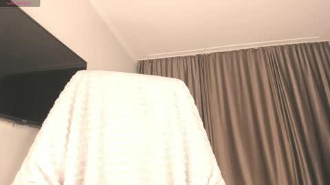 Snapshot of mia_lui chatting on April 2026 10:21:02 AM Mia 3 online show from April 2026 10:21:02 AM