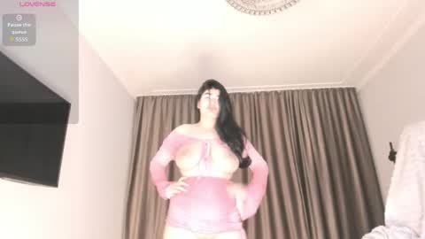Snapshot of mia_lui chatting on May 2026 01:19:01 PM Mia 3 online show from May 2026 01:19:01 PM