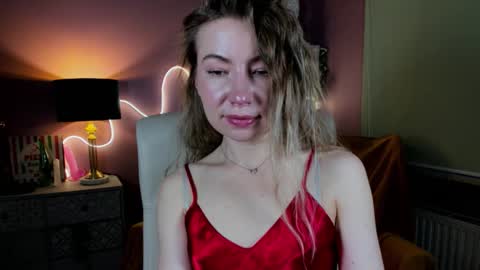 Mia online show from November 2025 02:44:01 PM