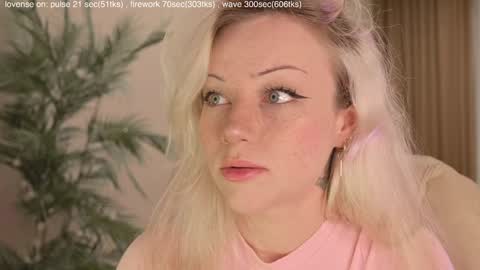 Snapshot of mia_milagros chatting on November 2025 01:48:02 AM mia_milagros online show from November 2025 01:48:02 AM