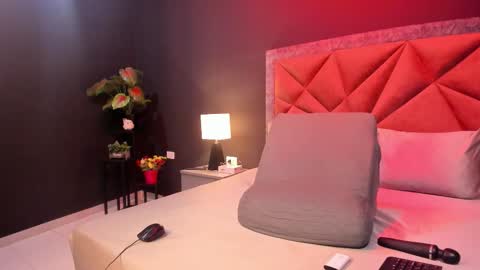 Snapshot of mia_milff chatting on January 2026 07:19:02 PM MIA online show from January 2026 07:19:02 PM