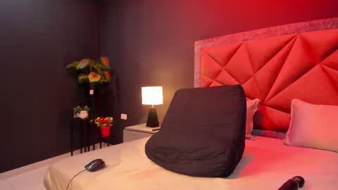 Snapshot of mia_milff chatting on February 2026 06:48:01 PM MIA online show from February 2026 06:48:01 PM