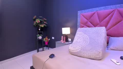 Snapshot of mia_milff chatting on June 2026 06:22:02 PM MIA online show from June 2026 06:22:02 PM