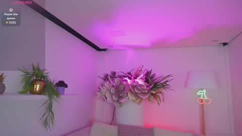 Mia online show from March 2026 11:05:02 AM