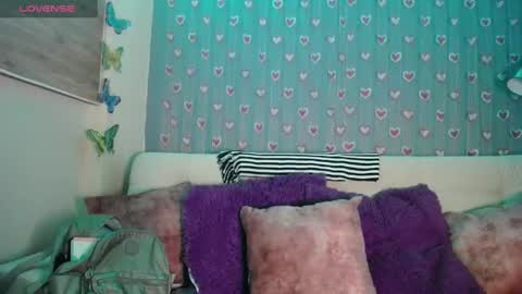 Snapshot of mia_petitebaby chatting on October 2025 03:29:02 AM Ma online show from October 2025 03:29:02 AM