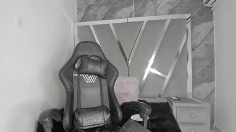 mia_petiteht online show from June 2026 02:24:02 AM