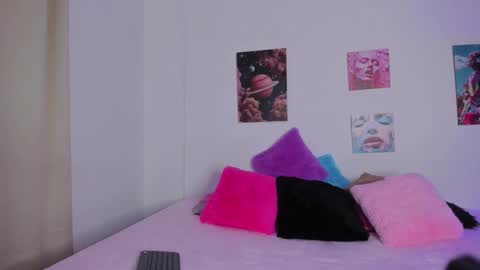 Snapshot of mia_purplee chatting on November 2025 03:06:01 AM mia_purplee online show from November 2025 03:06:01 AM