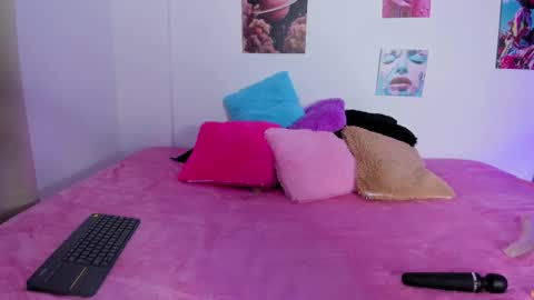 Snapshot of mia_purplee chatting on November 2025 03:17:01 AM mia_purplee online show from November 2025 03:17:01 AM