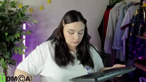 Mia online show from February 2026 11:31:02 PM