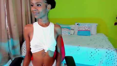 Mia online show from October 2025 02:53:01 PM