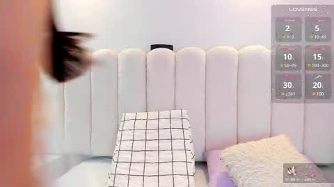 Mia online show from February 2025 12:28:01 PM