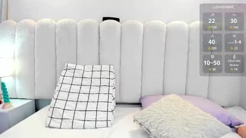 Mia online show from February 2025 01:02:01 PM