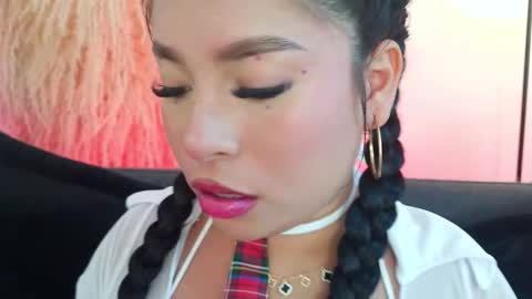 Mia online show from March 2026 10:09:01 PM