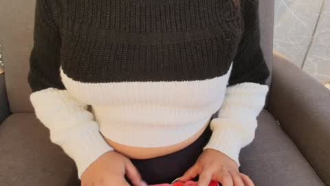 Snapshot of mia_roux13 chatting on December 2024 07:22:01 PM Mia Roux online show from December 2024 07:22:01 PM