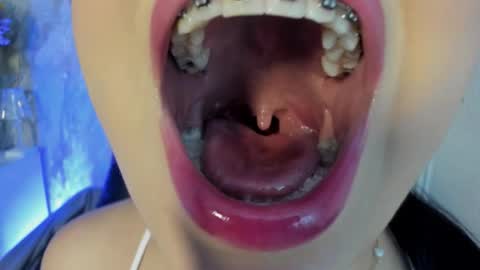 Snapshot of mia_roux13 chatting on November 2025 09:03:01 PM Mia Roux online show from November 2025 09:03:01 PM