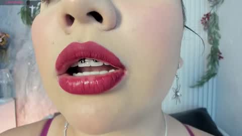 Snapshot of mia_roux13 chatting on November 2025 01:50:02 AM Mia Roux online show from November 2025 01:50:02 AM