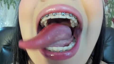 Snapshot of mia_roux13 chatting on November 2025 05:22:02 AM Mia Roux online show from November 2025 05:22:02 AM